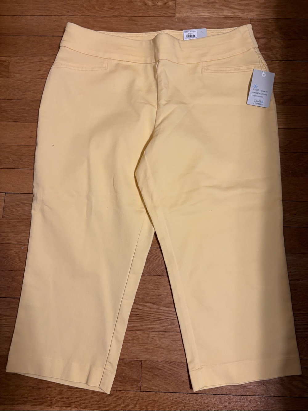 Pull-On Capri Pants in Yellow